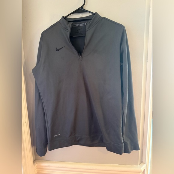 Nike Black and Gray Lightweight Quarter-Zip Jacket - Picture 1 of 6
